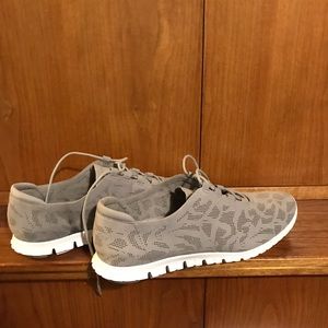Cole Haan Women’s zerogrand trainer 8.5